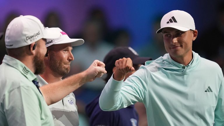 现出一批极 现出一批极